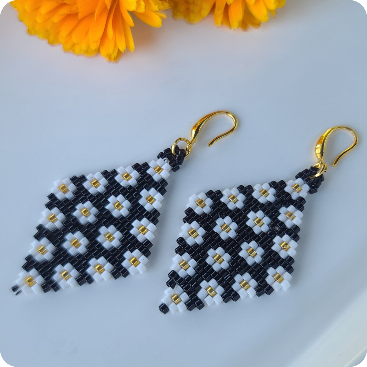 Daisy Beaded Earrings